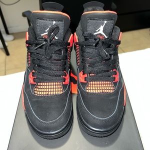 Red thunder 4s size 6